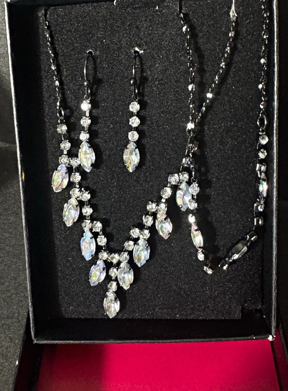 Avon Vintage Aurora Borealis Rhinestone Jewelry Set Silver Tone Necklace Earring